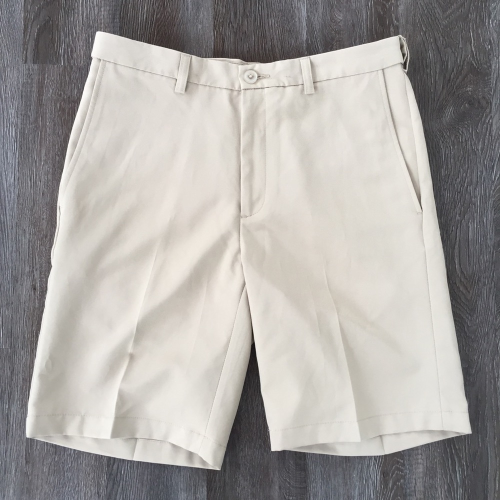 Haggar Golf Shorts Men’s W32 Khaki Flat Front